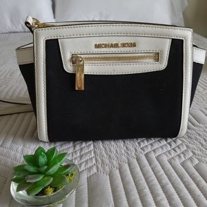 Michael Kors Selma messenger bag